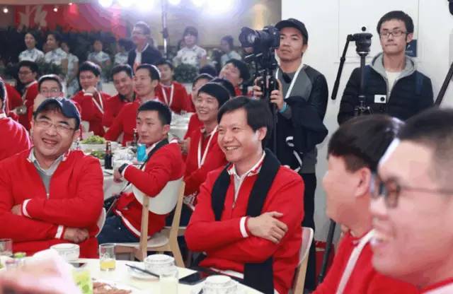 畫風突轉，小米也要涉足餐飲業